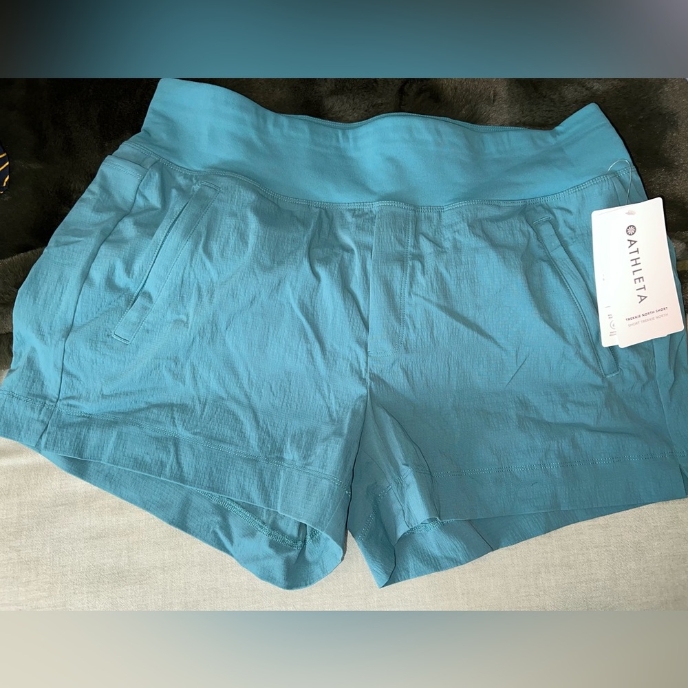 Athleta Trekki North short